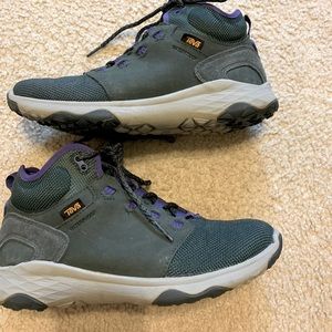 Teva women’s hiking boots